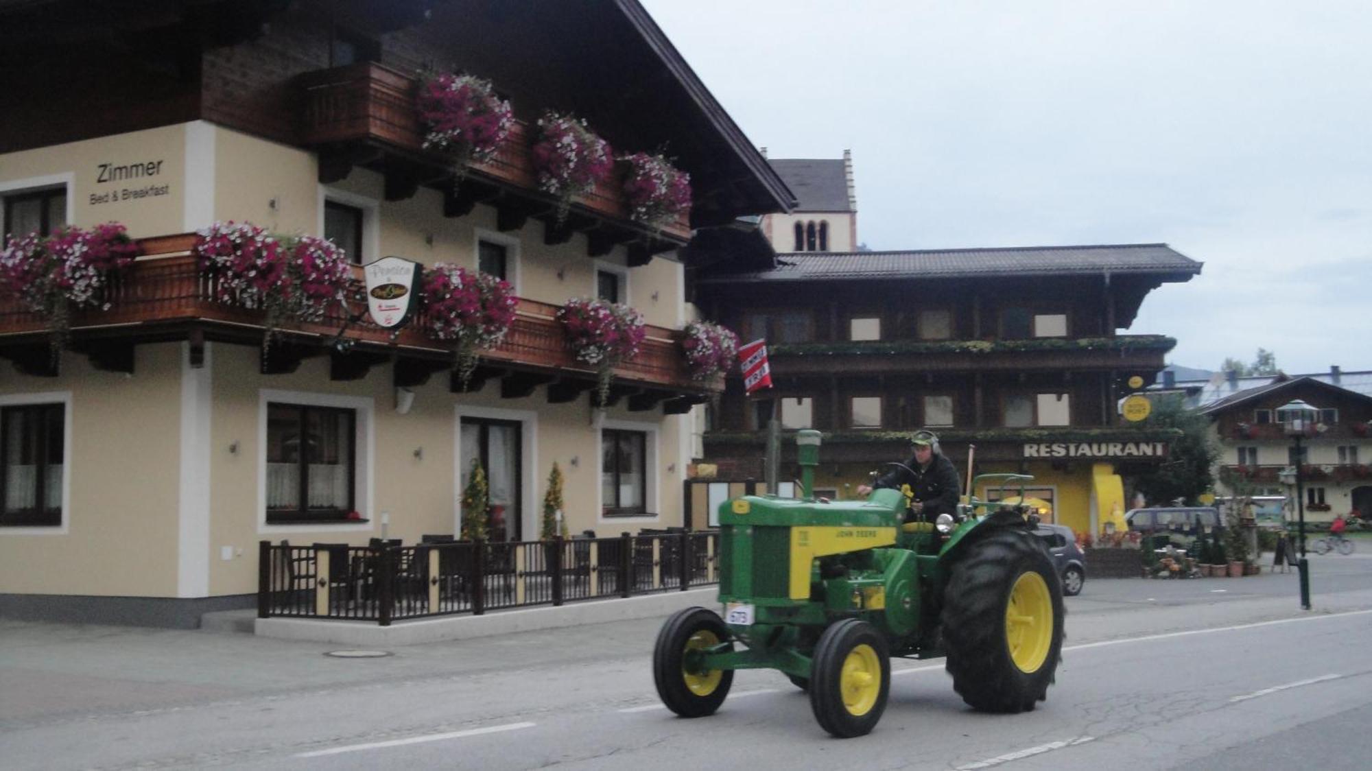 Pension Dorfplatzl Fusch an der Grossglocknerstrasse Exteriör bild
